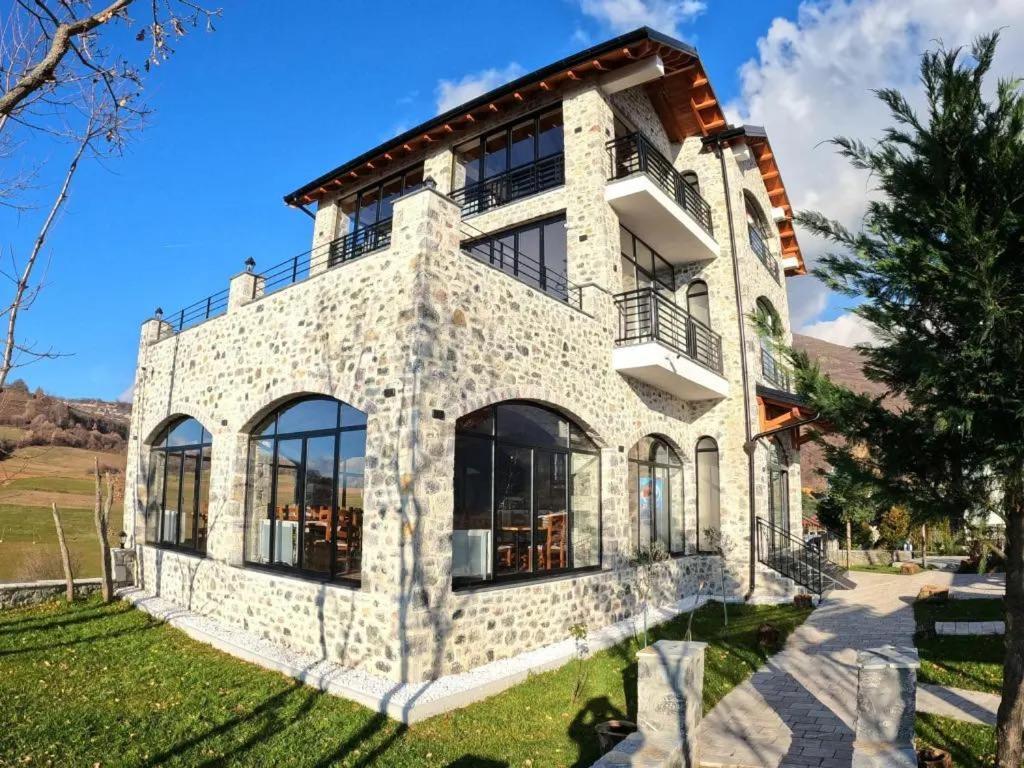 Hotel Bujtina Vrenezi Peshkopi Exterior foto